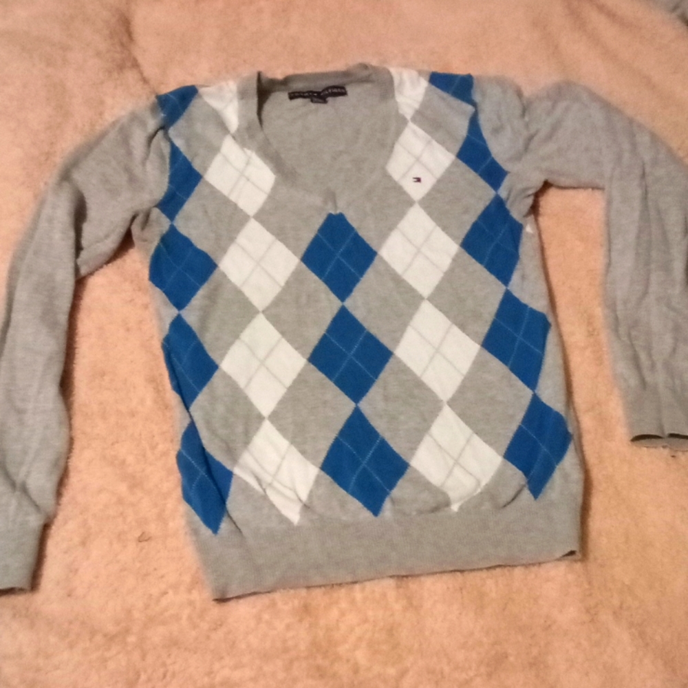 Tommy Hilfiger v-neck sweter -like new